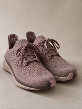 Flux Adapt Runner Comfort Sneaker Mauve Size 7.5